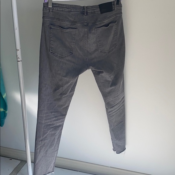 Zara Gray Skinny Jeans with Frayed Bottoms - Picture 7 of 8